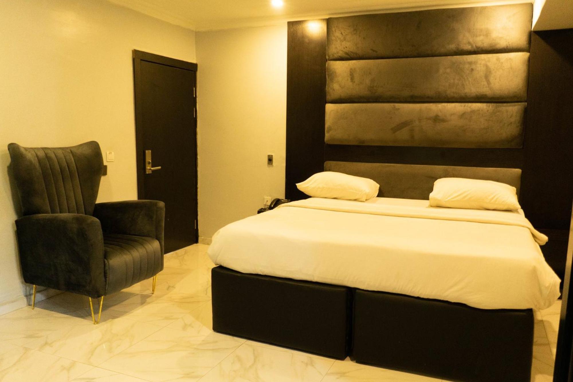 Peemos Hotel Warri Εξωτερικό φωτογραφία