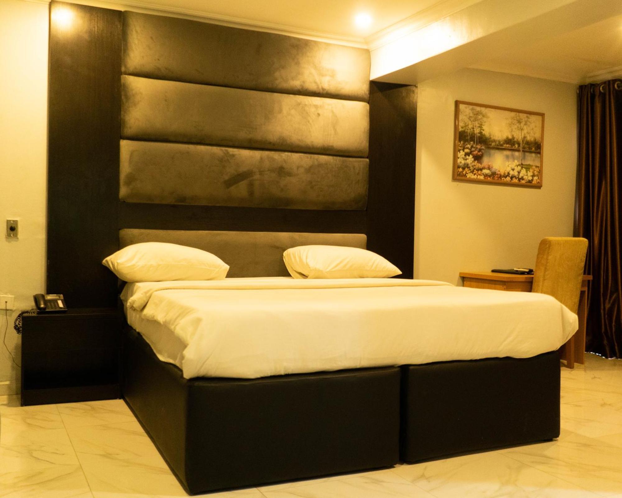 Peemos Hotel Warri Εξωτερικό φωτογραφία